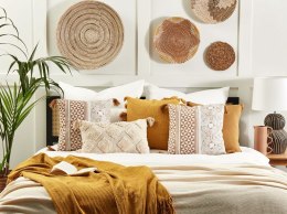 Bawełniana poduszka dekoracyjna w geometryczny wzór z frędzlami 45 x 45 cm jasny brąz z białym MALUS